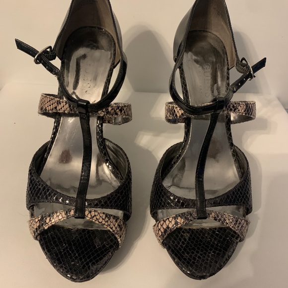 Black snakeskin heels - Picture 2 of 5
